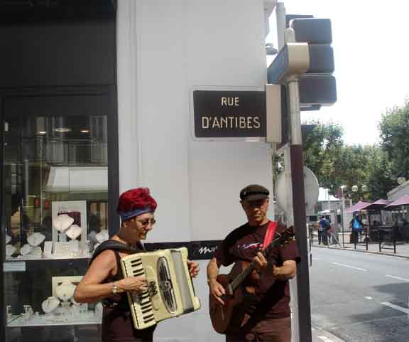Street musicians in France