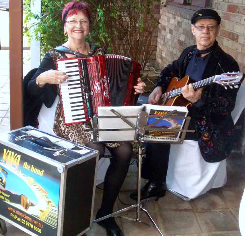 duo musicians in Sydney - see video of Viva the duo performing French music on youtuube